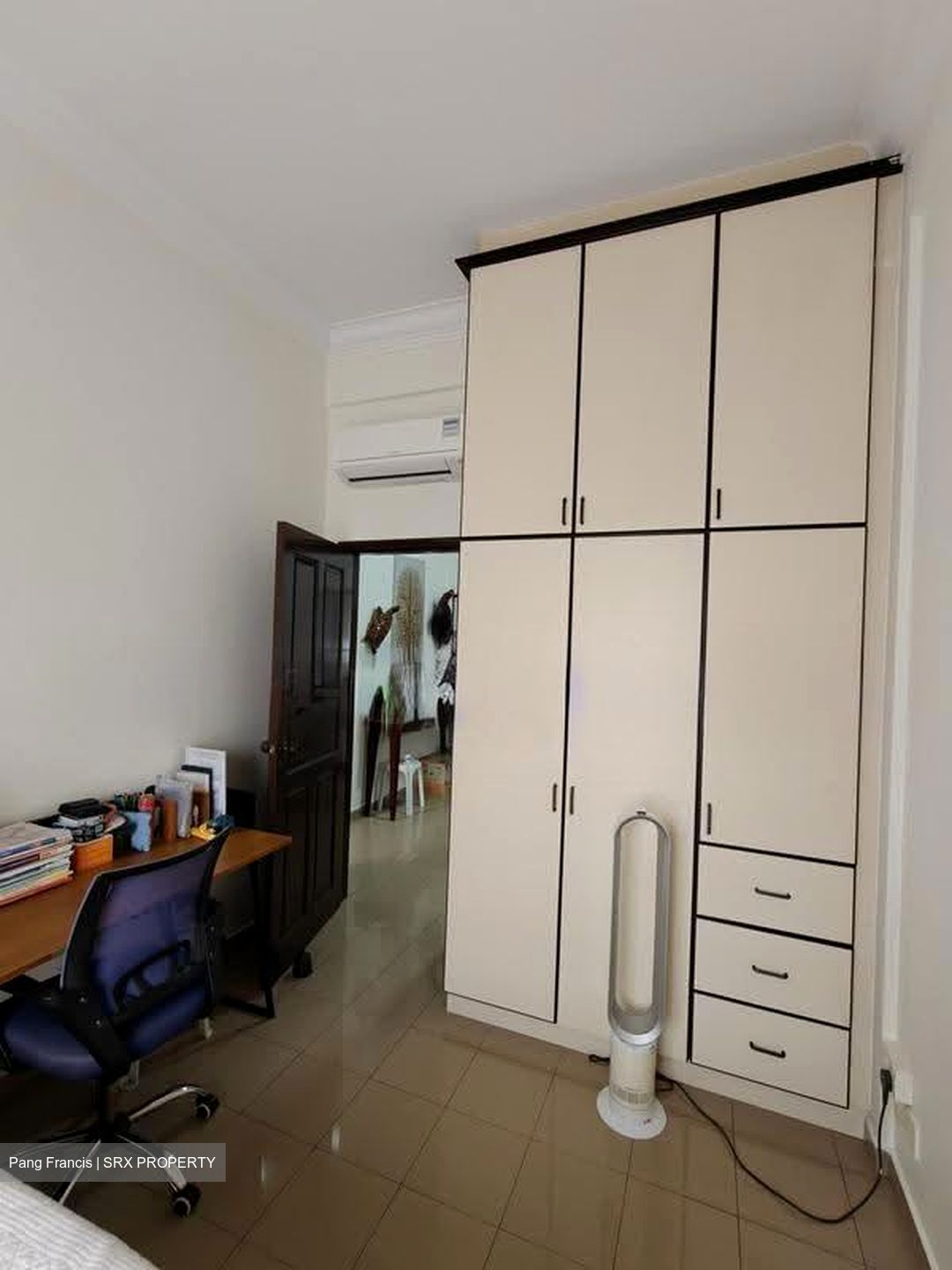Silahis Apartments (D15), Apartment #634205481
